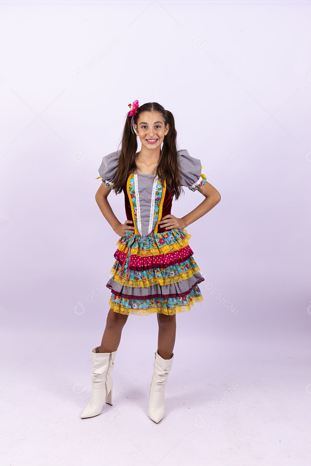 Linda menina com vestido de festa junina