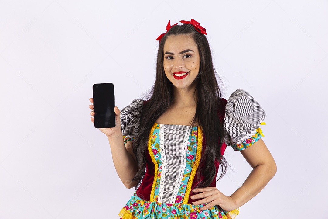 Linda menina com vestido de festa junina