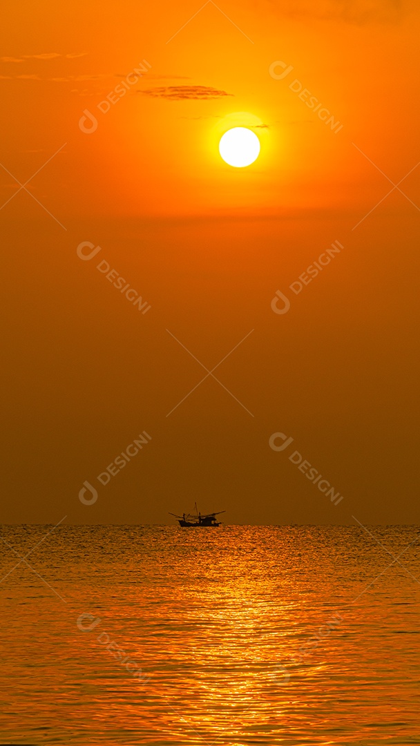 Paisagem do mar e ondas do mar pela manhã