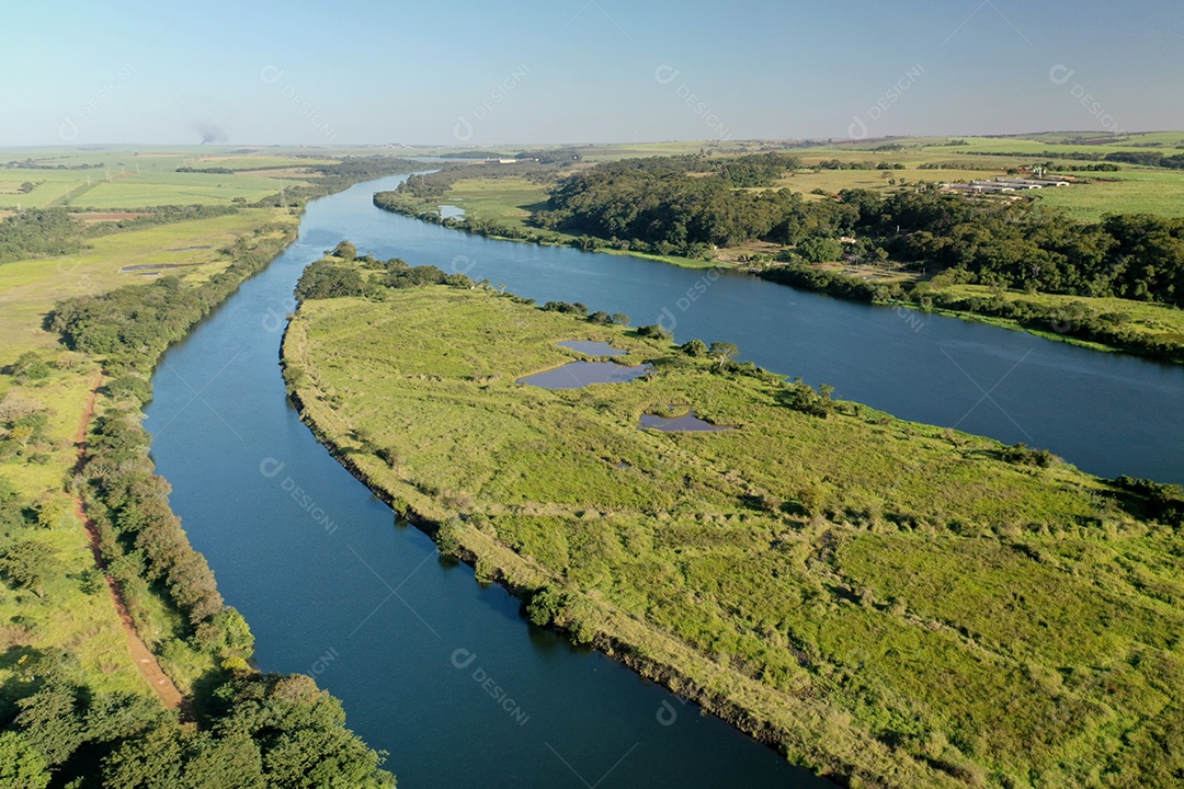 Rio Tietê se abrindo em dois canais