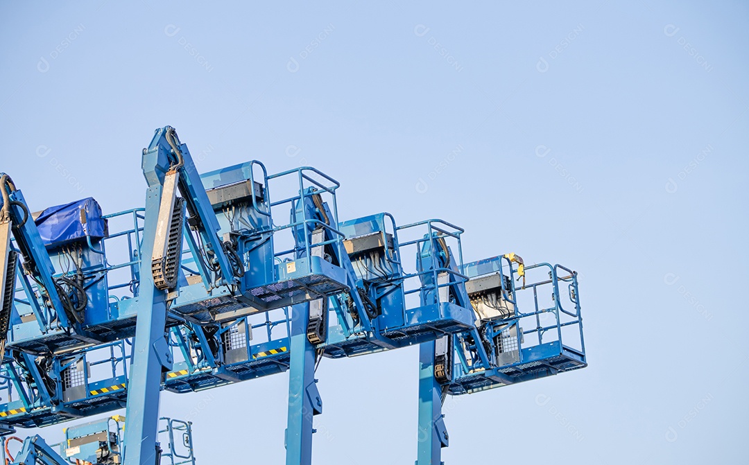 Plataforma elevatória articulada