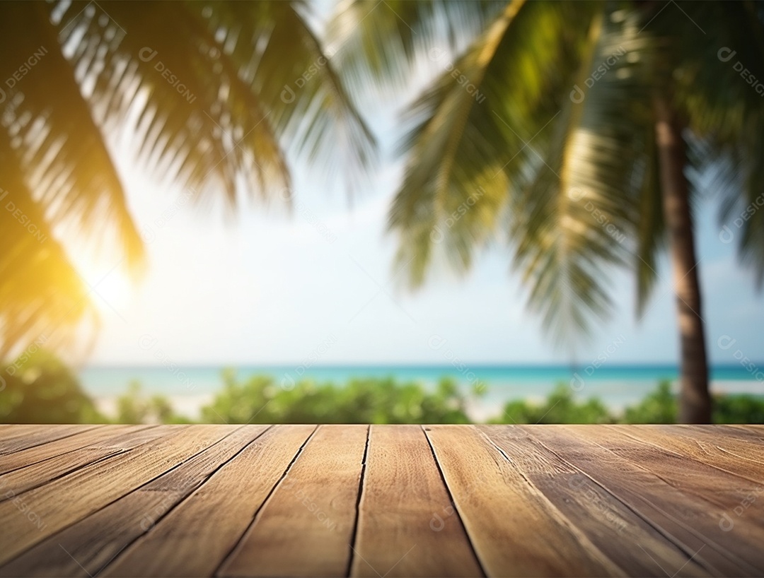 Mesa de madeira sobre fundo de uma praia ao nascer do sol.