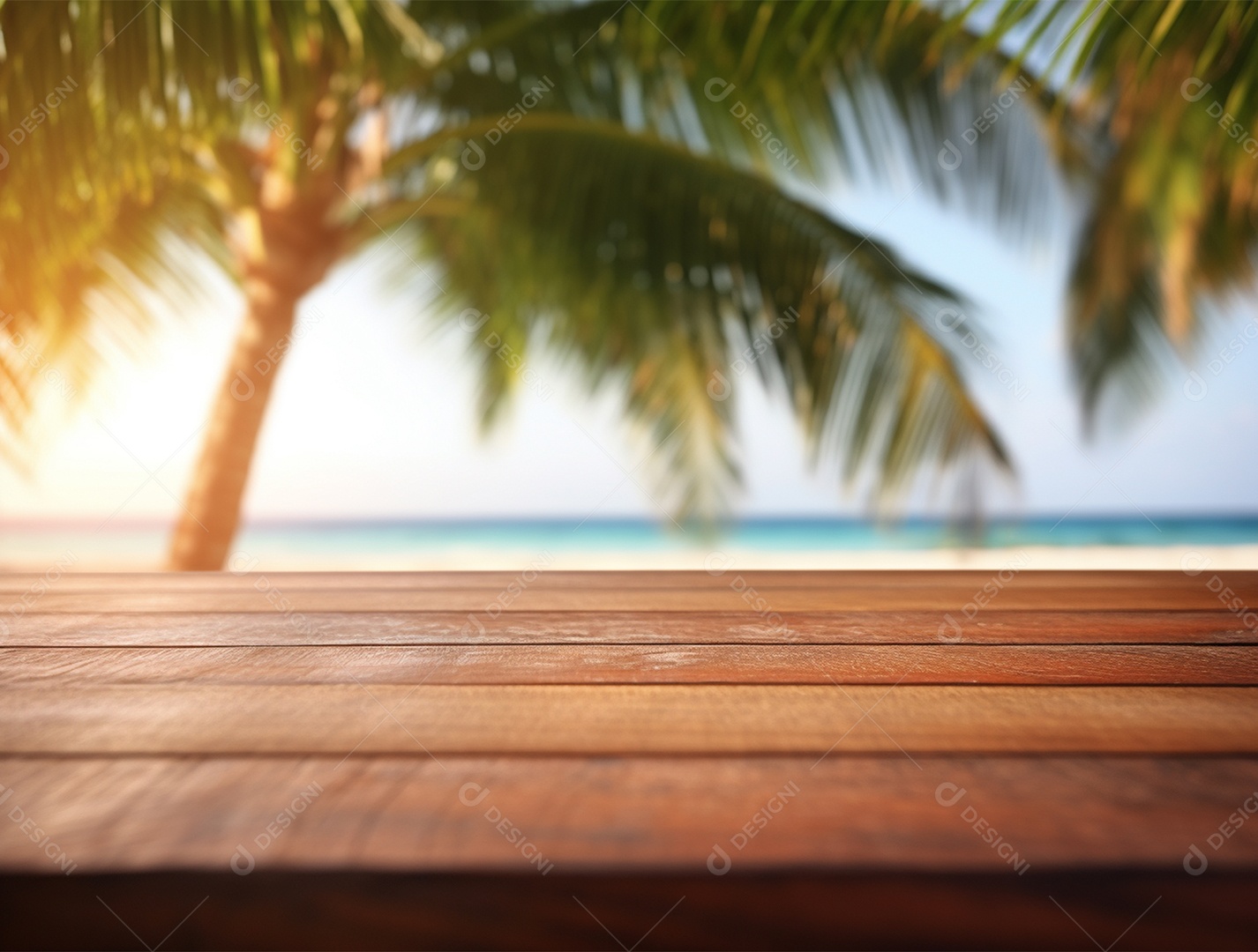Tampo de madeira sobre fundo de coqueiros a beira mar.
