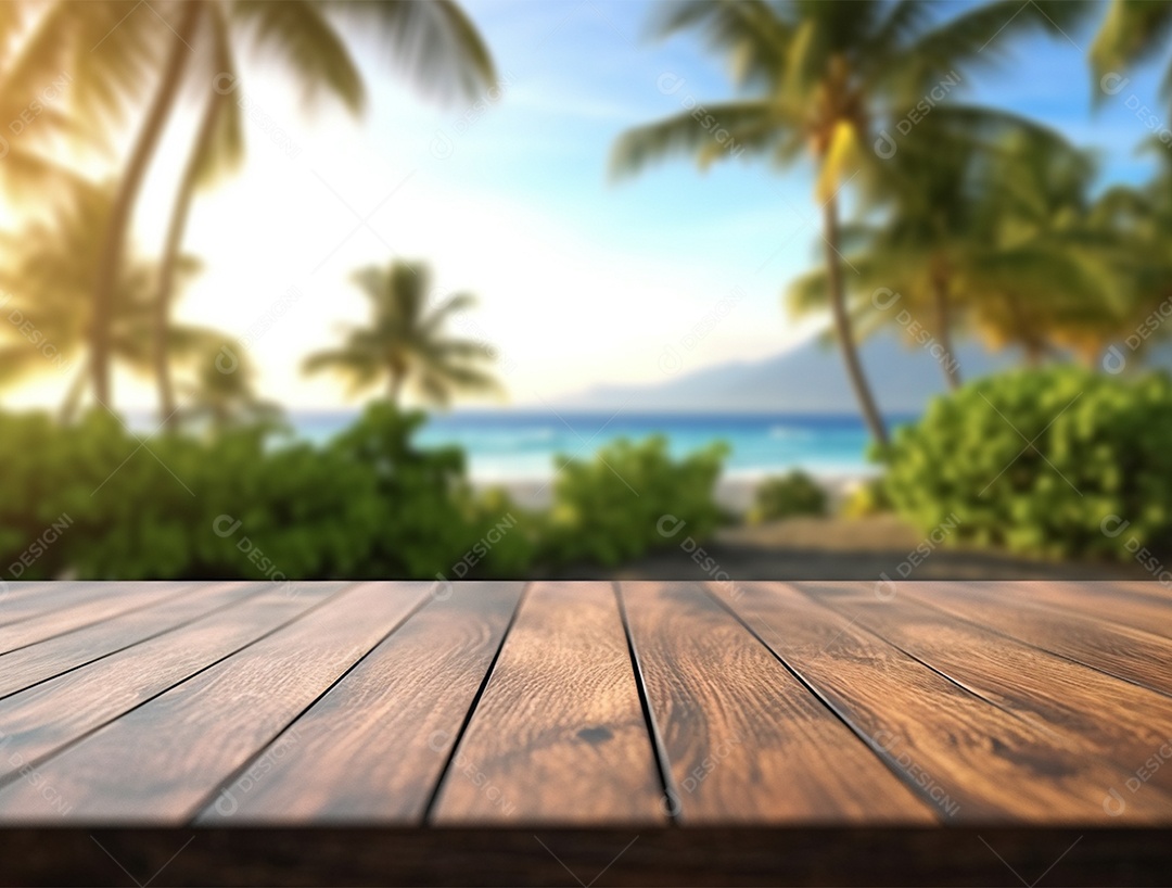 Tampo de madeira sobre fundo de uma praia ao nascer do sol.