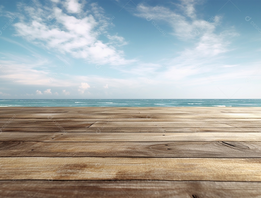 Tampo de madeira sobre fundo de um mar azul.