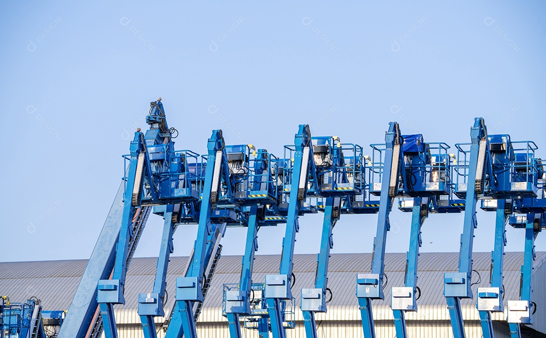 Plataforma elevatória articulada