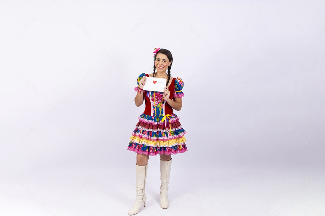 Mulher com vestido de festa junina