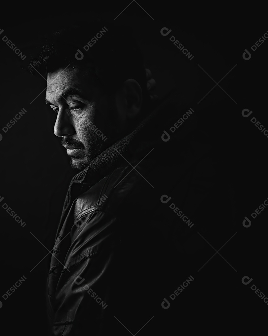 Homem de meia idade bonito posando para foto