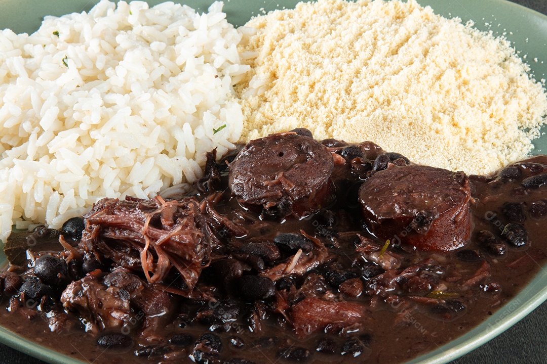 Feijoada. Prato de comida tradicional brasileira.