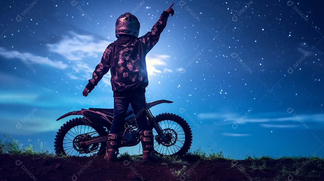 Homem pilotando moto de motocross