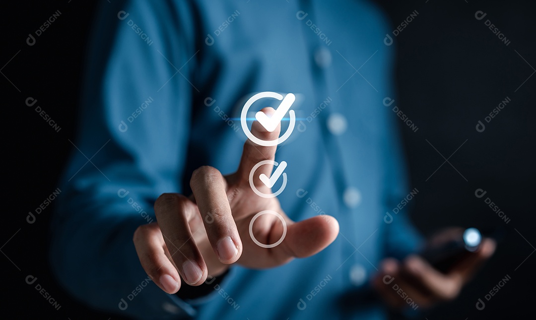 Homem jovem empresário em seu escritório