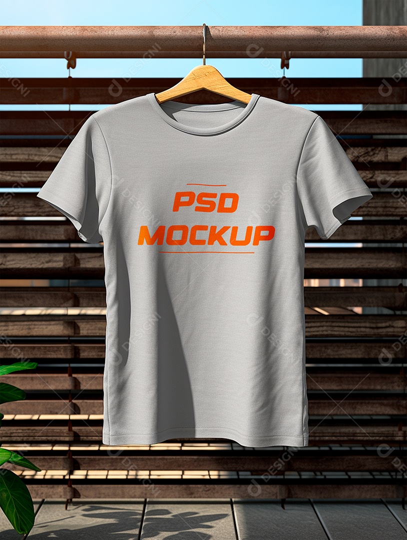 Mockup Camiseta Cinza No Cabide PSD Editável