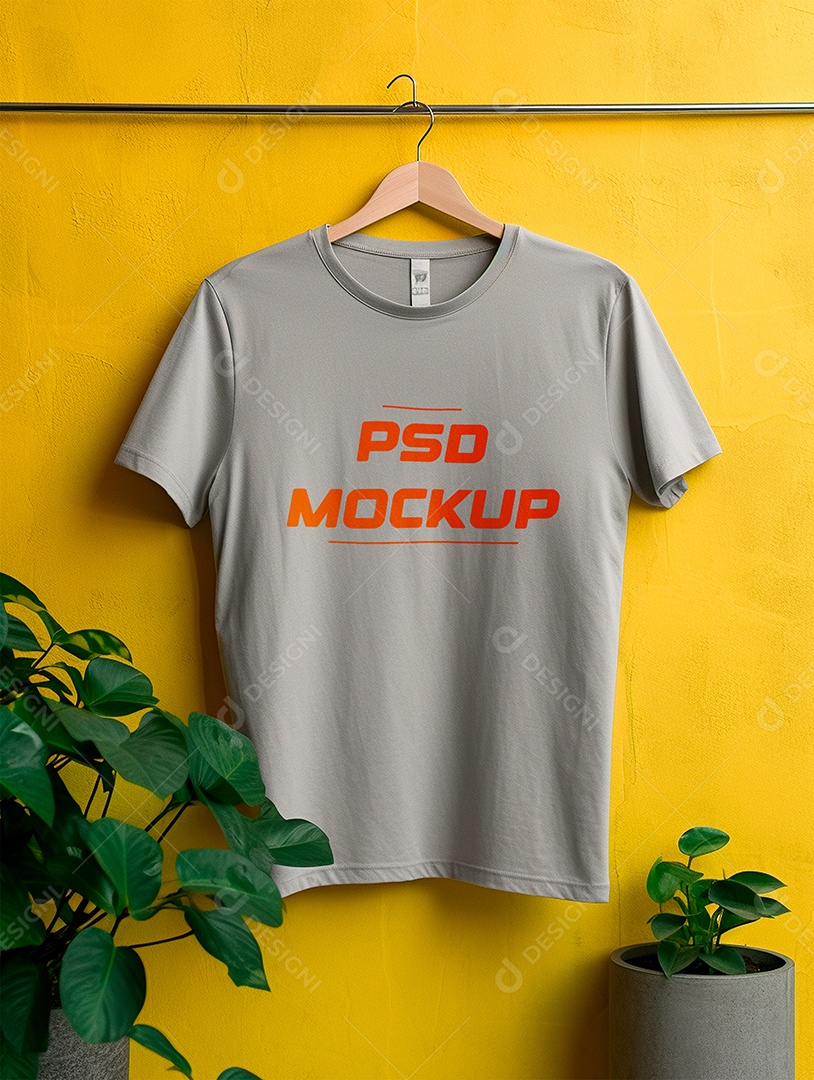 Mockup Camiseta Cinza No Cabide PSD Editável
