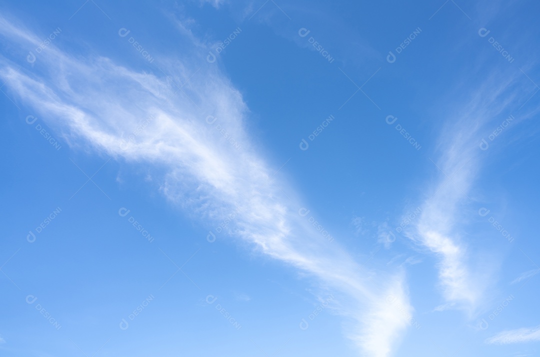 Textura de fundo de céu azul e nuvens cirrocúmulos brancas