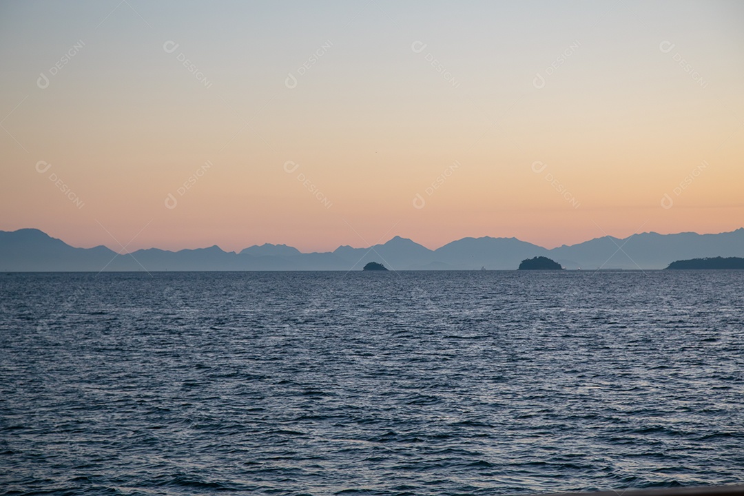 pôr do sol na ilha grande de Angra dos Reis, no Rio de Janeiro, Brasil.