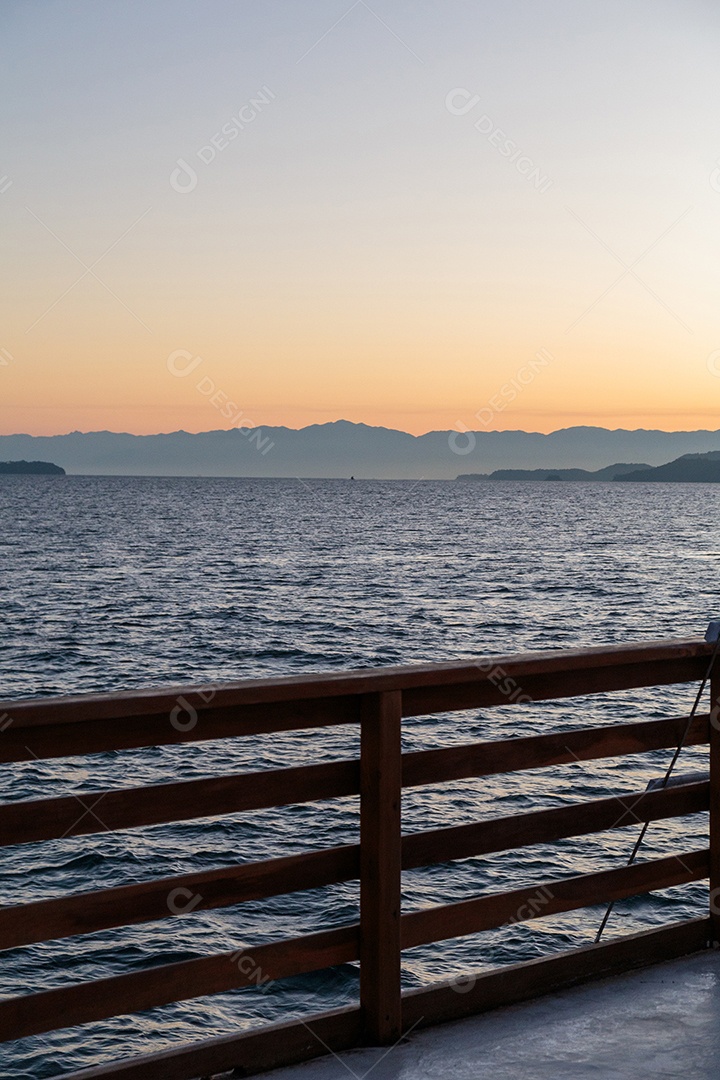 pôr do sol na ilha grande de Angra dos Reis, no Rio de Janeiro, Brasil.