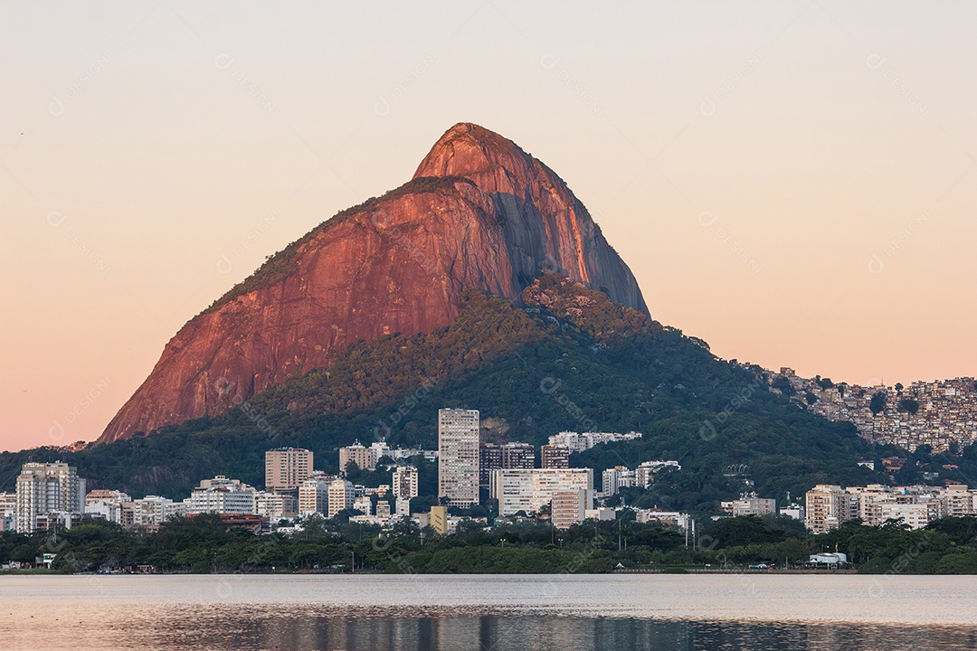 Vista da lagoa rodrigo de freitas no Rio de Janeiro Brasil.