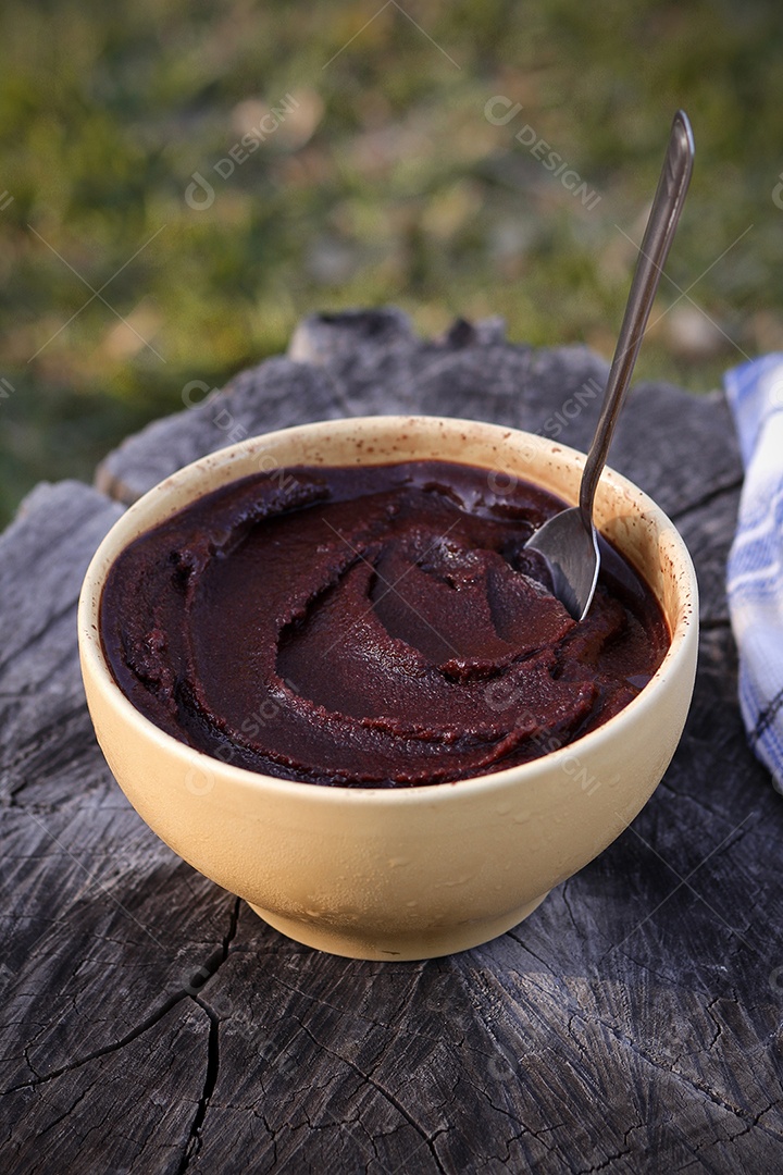 Tigela com delicioso açaí