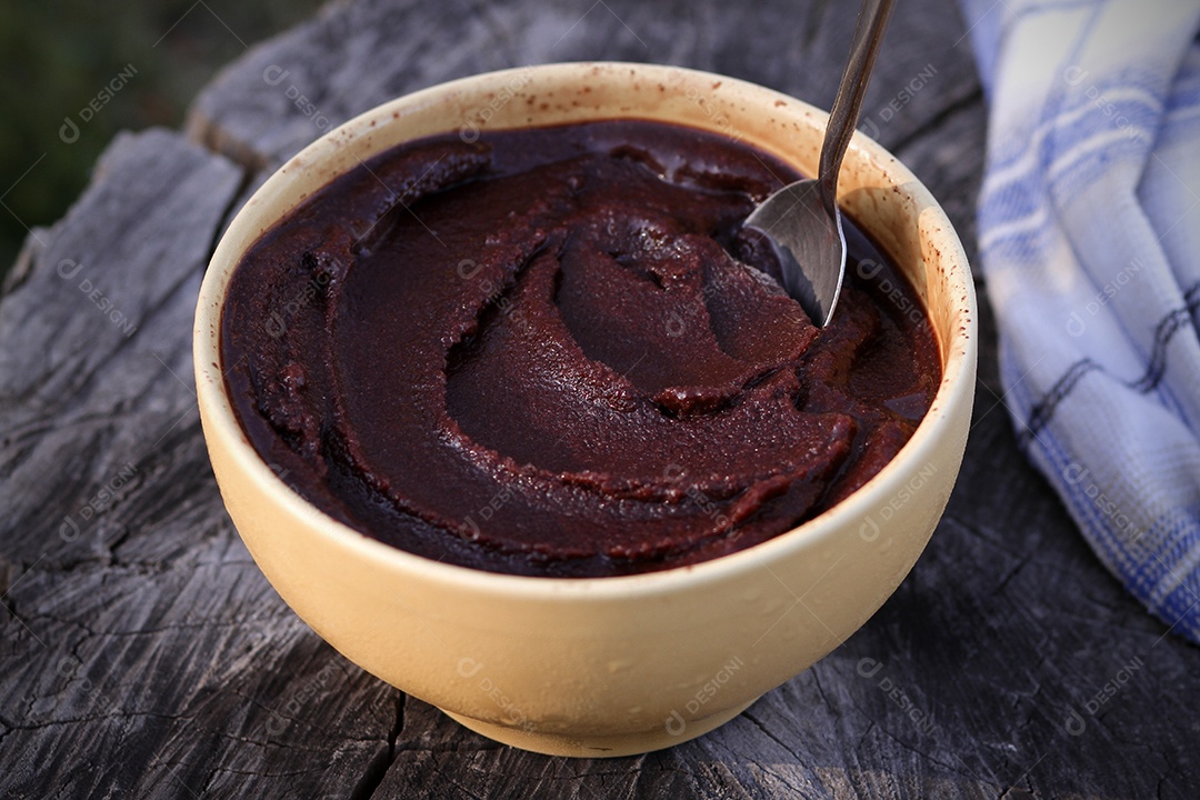 Tigela com delicioso açaí