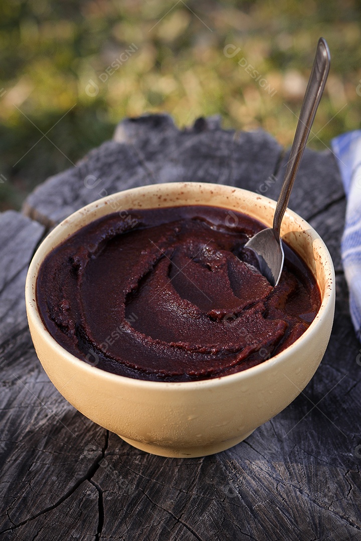 Tigela com delicioso açaí