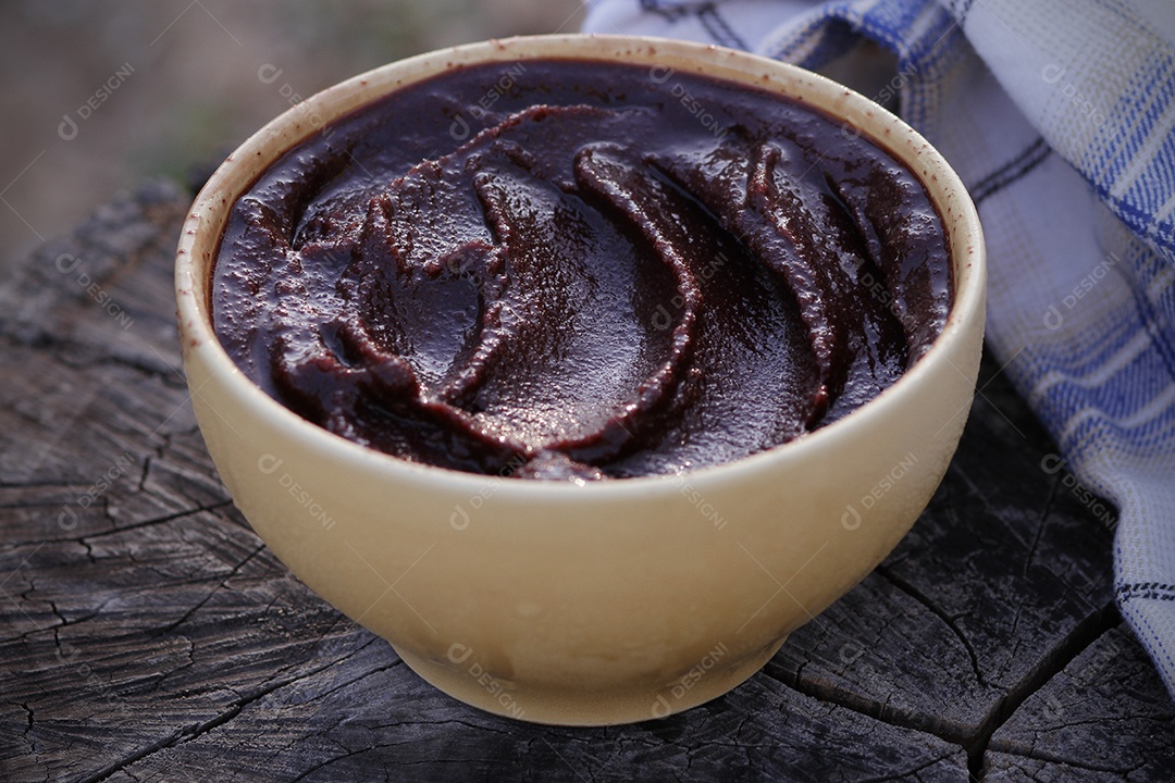 Tigela com delicioso açaí