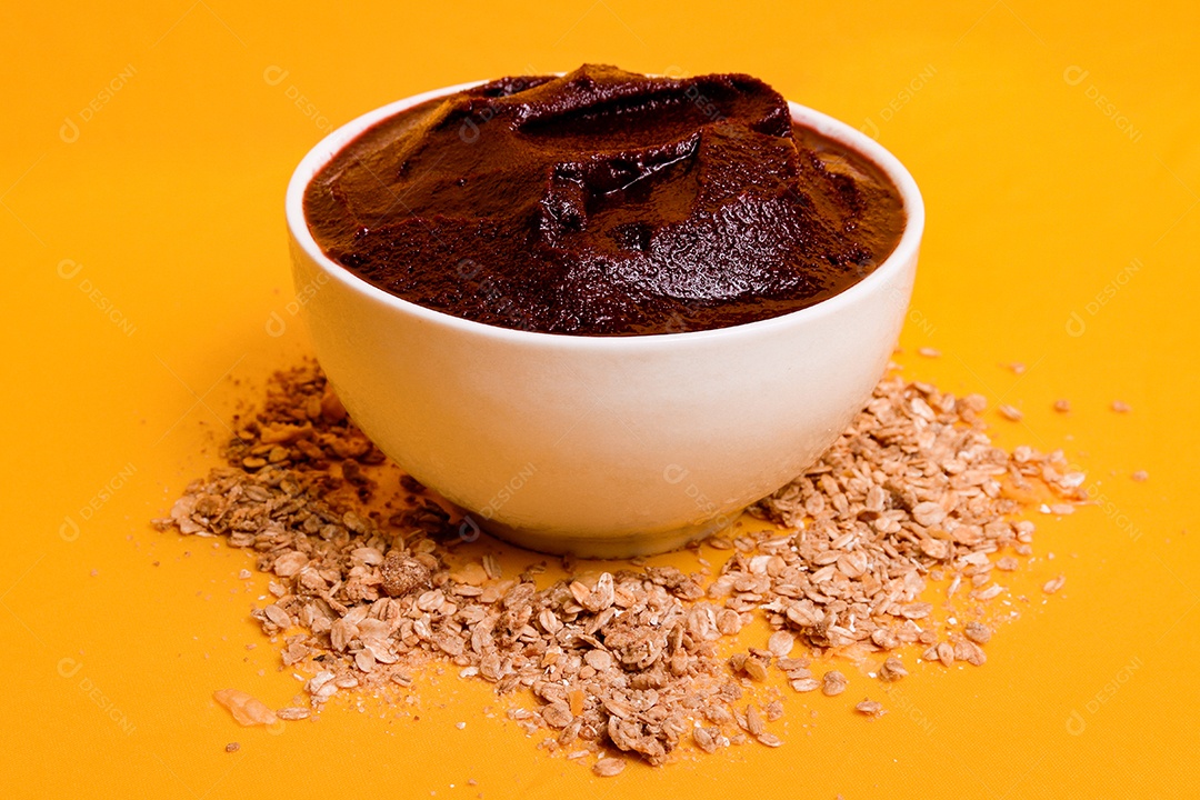 Tigela com delicioso açaí