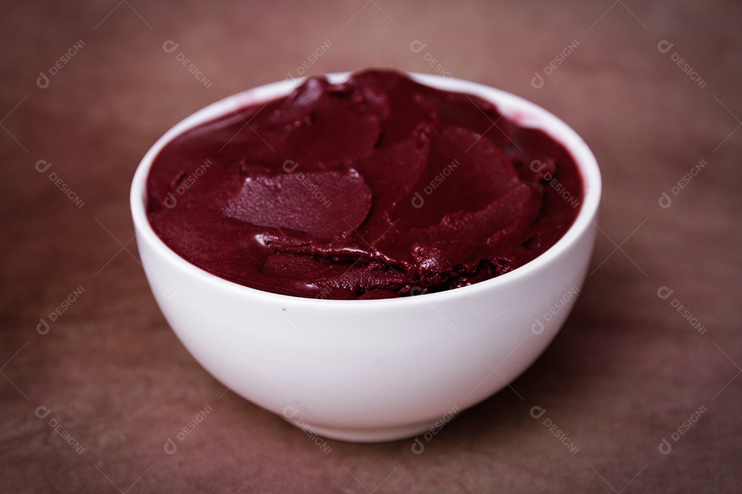 Tigela com delicioso açaí