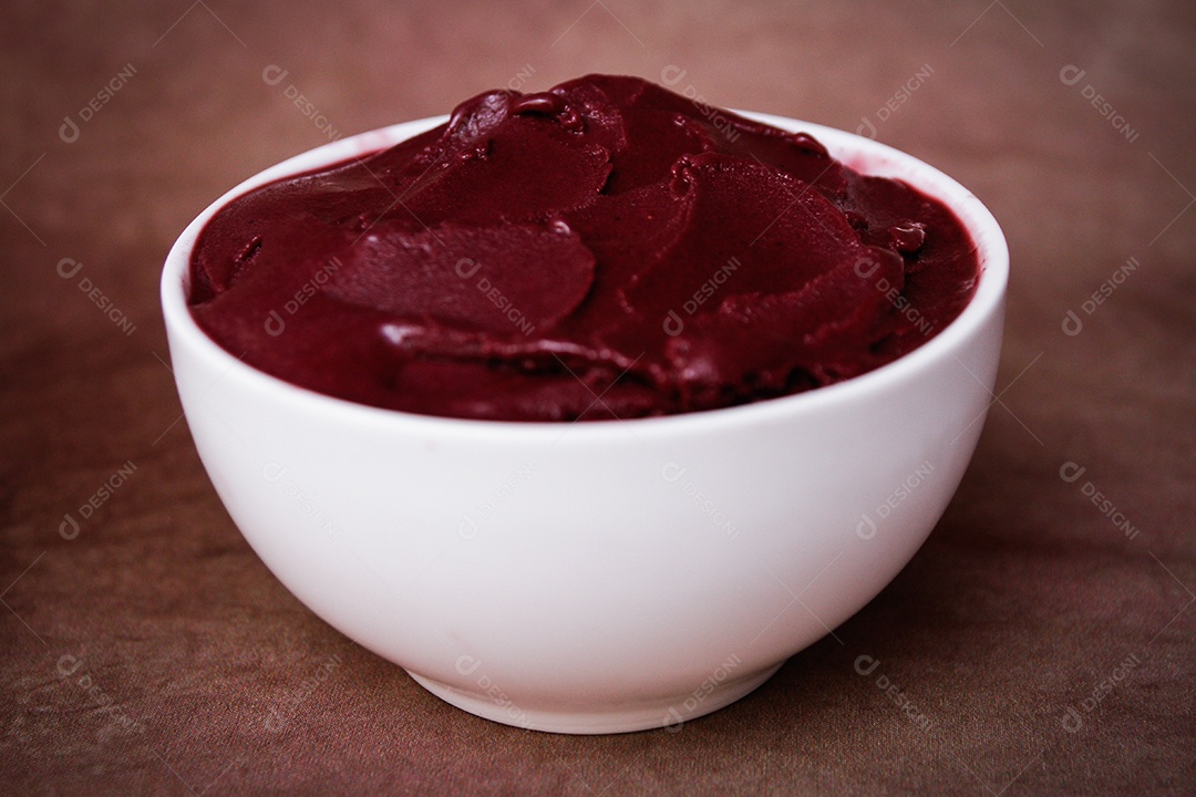 Tigela com delicioso açaí