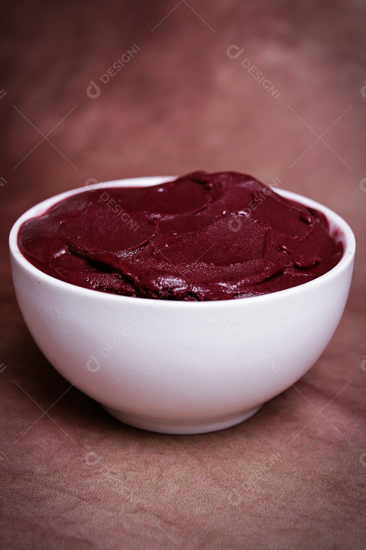 Tigela com delicioso açaí