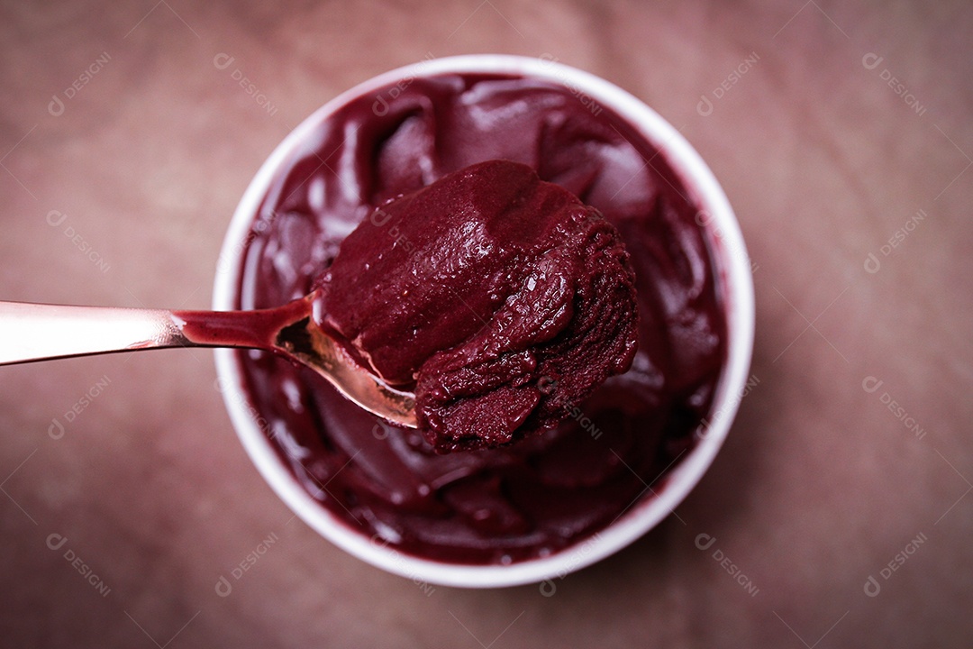 Tigela com delicioso açaí