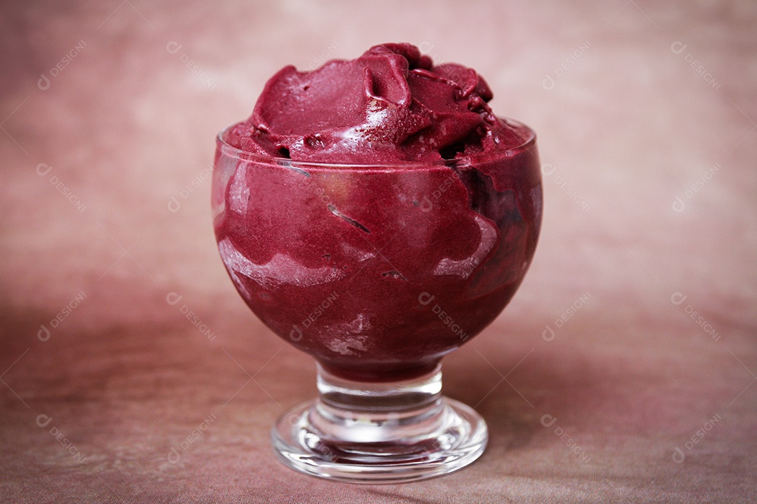 Tigela com delicioso açaí