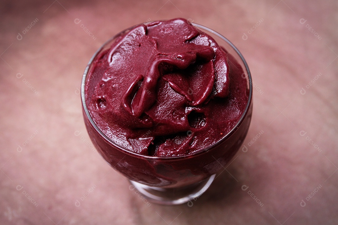 Tigela com delicioso açaí