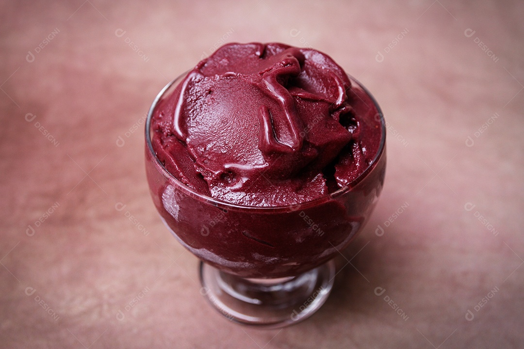 Tigela com delicioso açaí