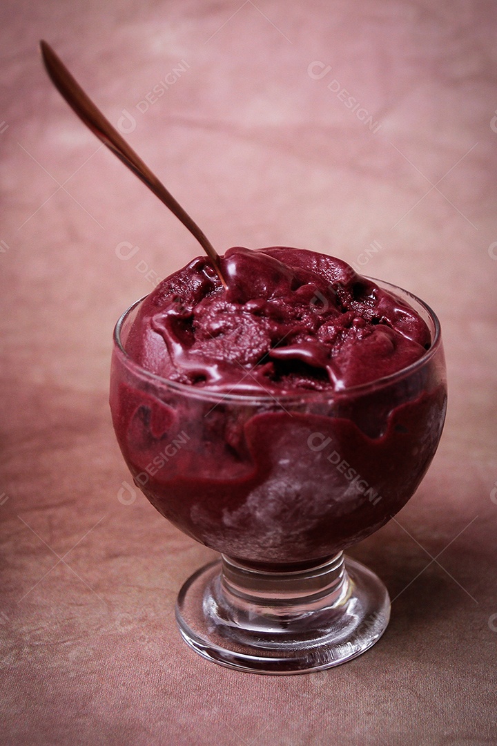 Tigela com delicioso açaí