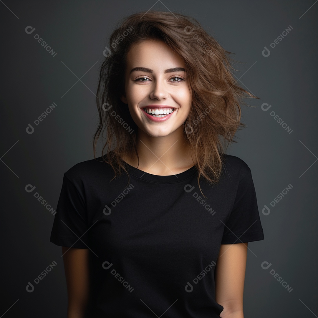 Camiseta feminina atraente modelo