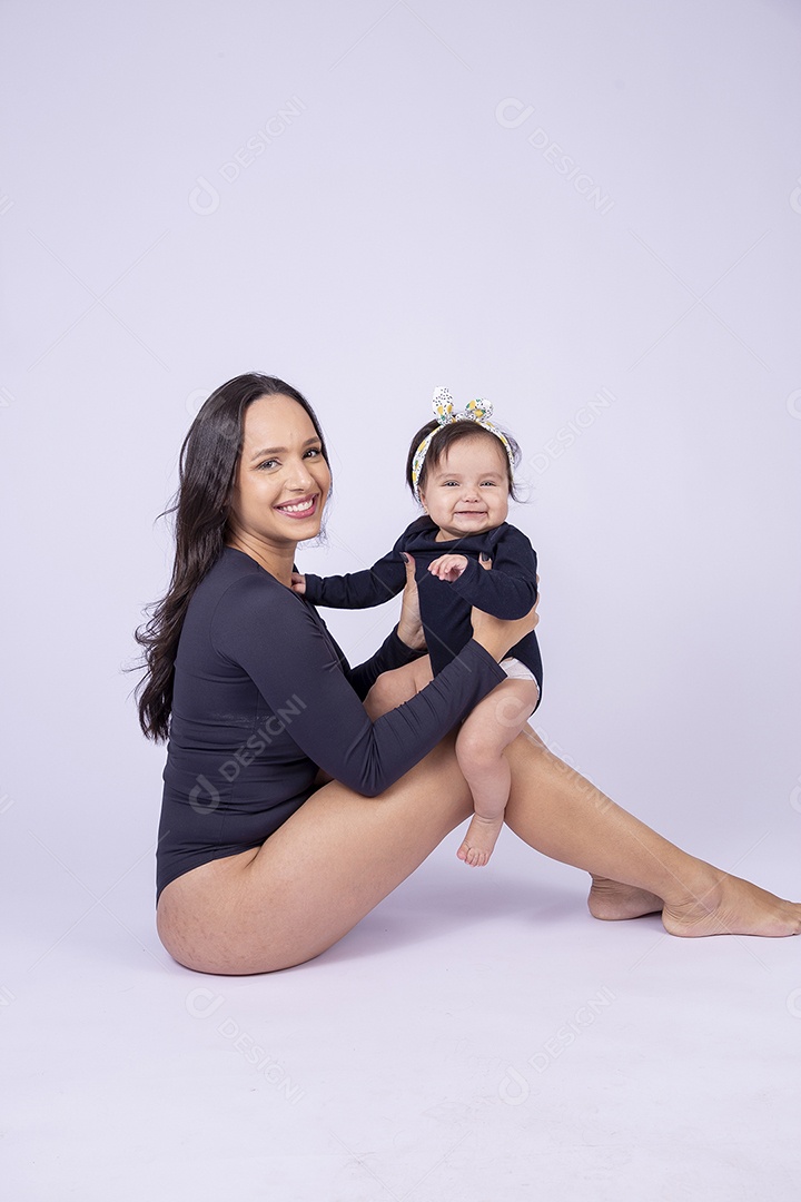 Retrato mulher com filha pequena criança