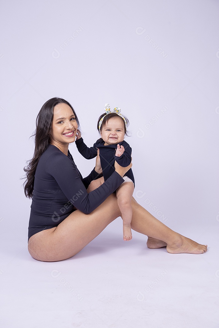 Retrato mulher com filha pequena bebê