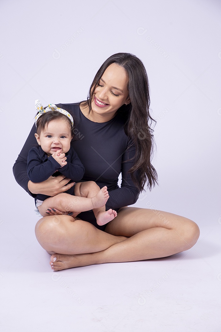 Retrato mulher com filha pequena bebê