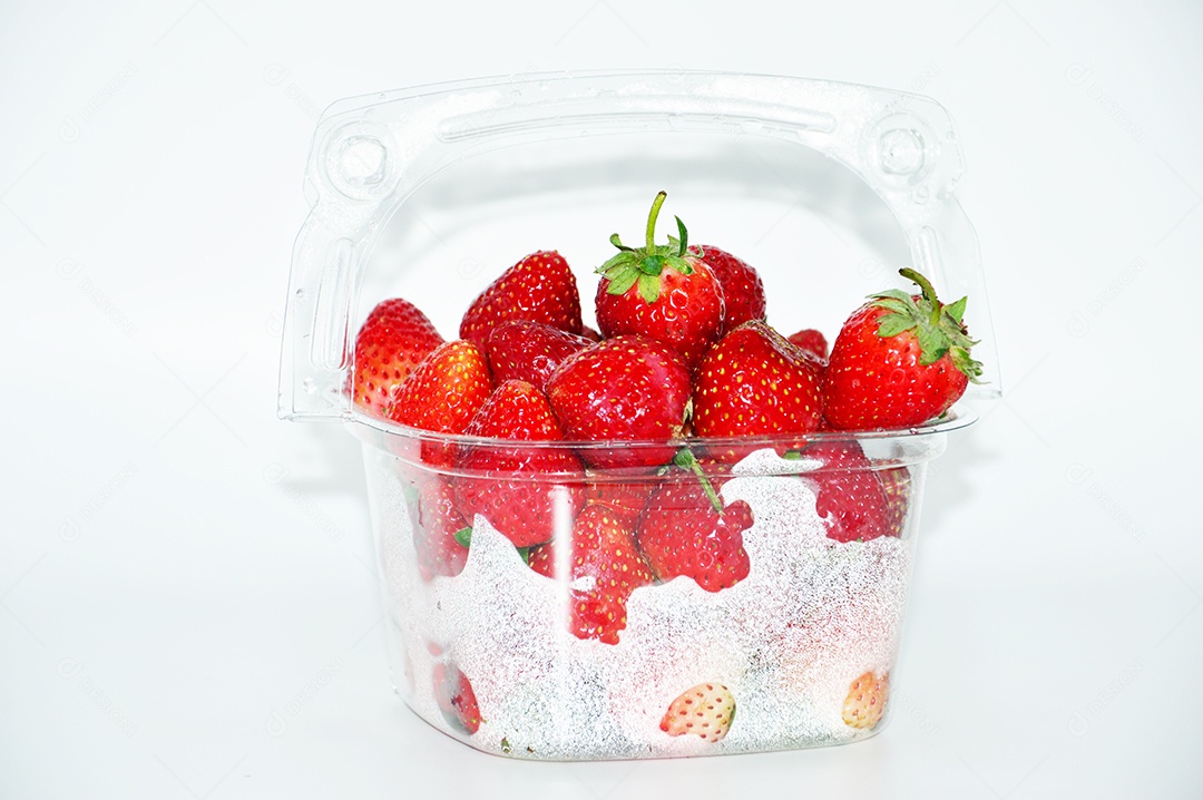 Pote transparente com morangos