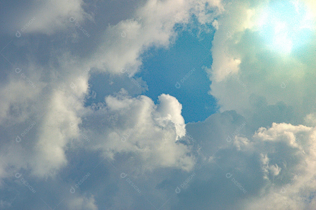 Céu com nuvens brancas