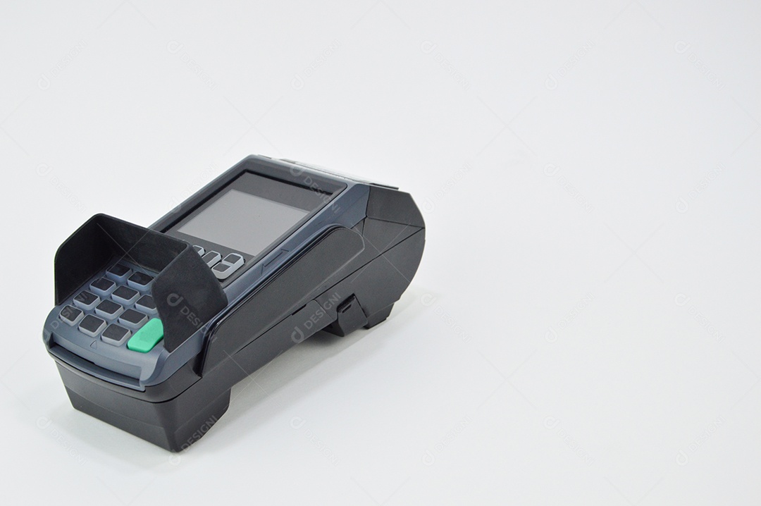 Maquininha de cartão em fundo branco