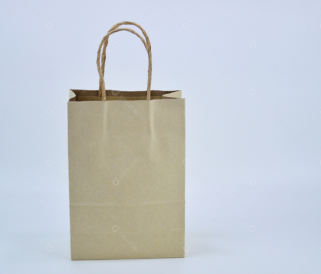 Sacola de compras sobre fundo branco