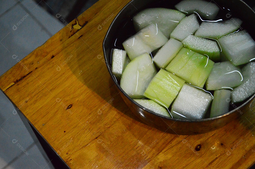 Tigela com abóbora de água