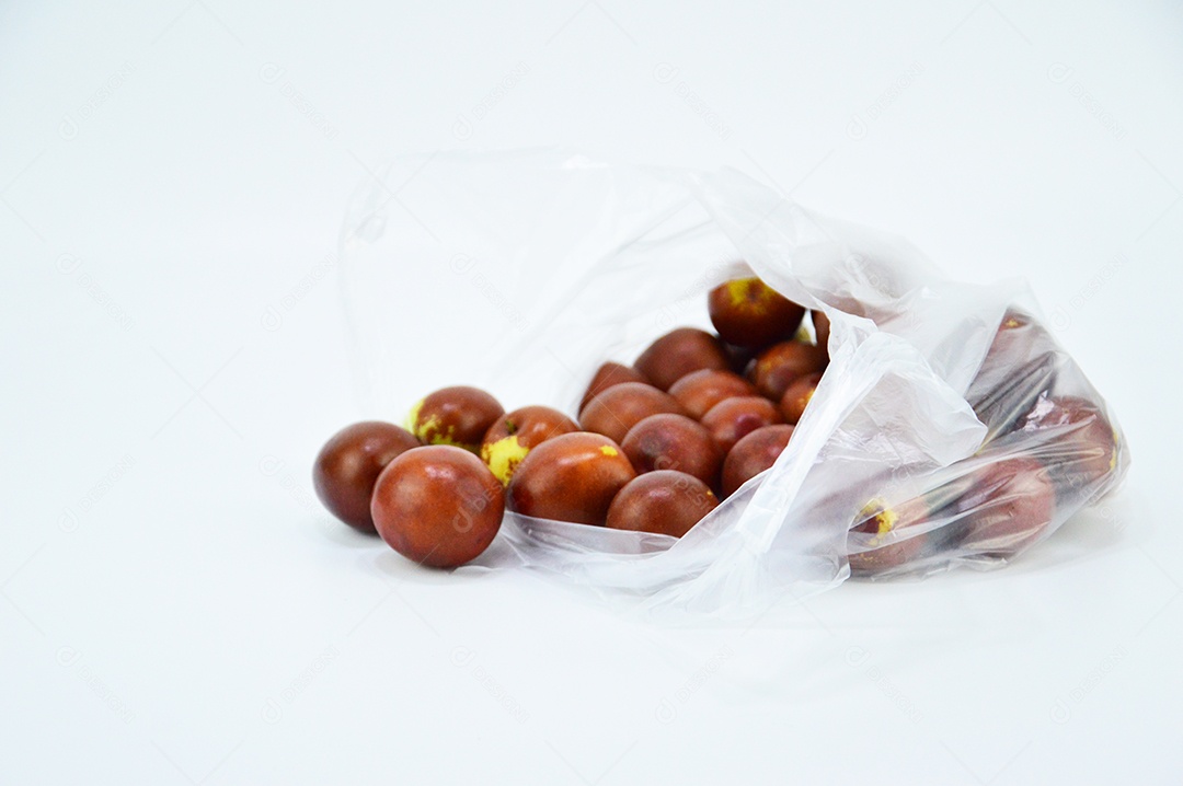 Sacola de frutas marrons