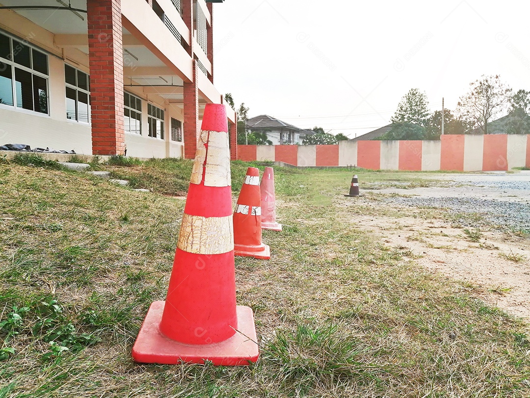 Cones vermelhos de tráfego