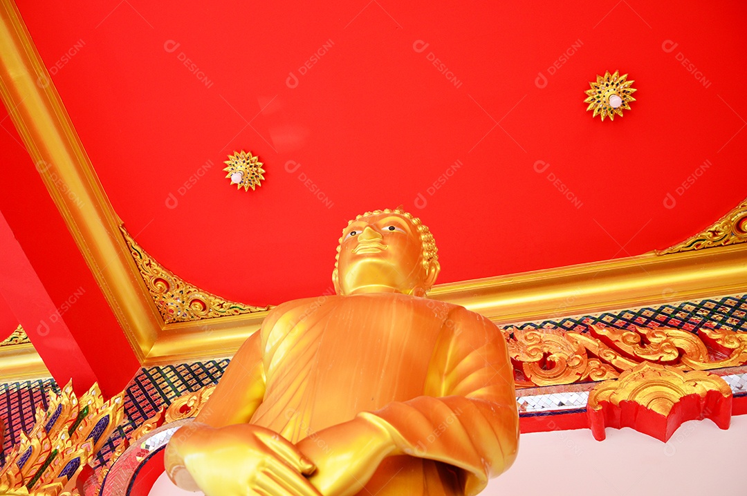Templo budista com estátuas