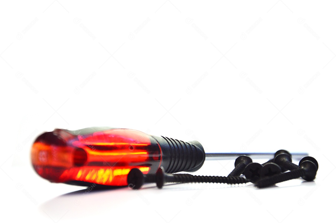 Chaves de fenda em fundo branco isolado