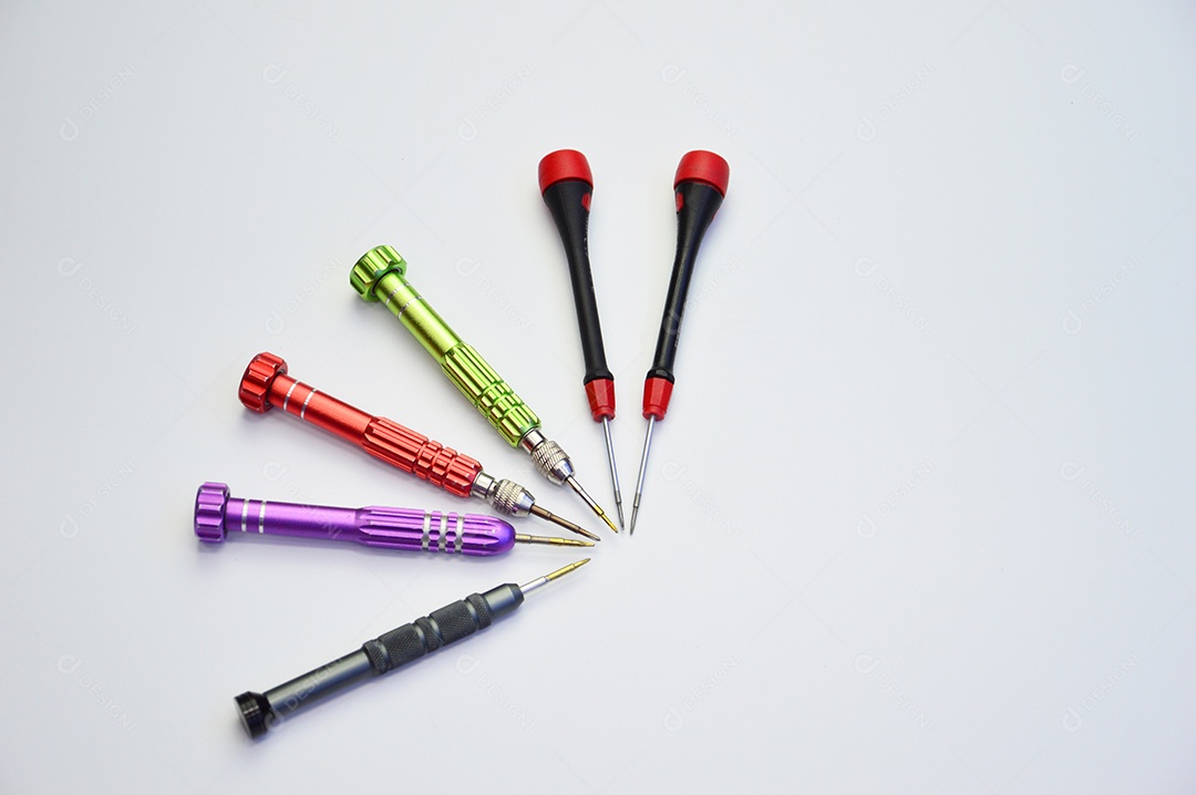 Chaves torx coloridas em fundo branco