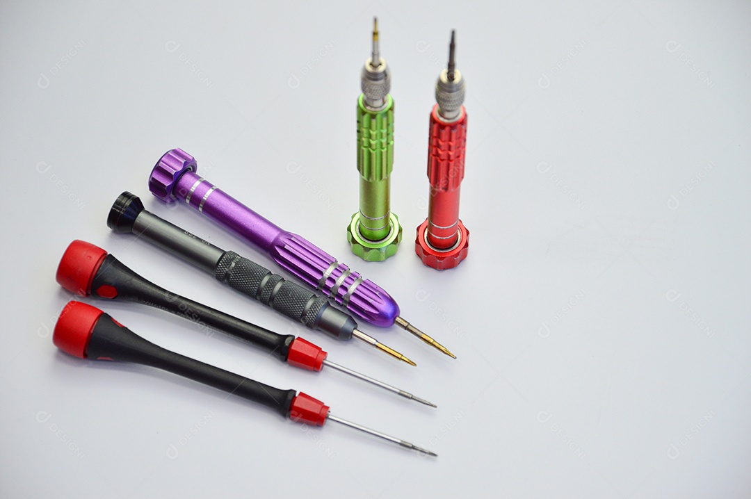 Chaves torx coloridas em fundo branco