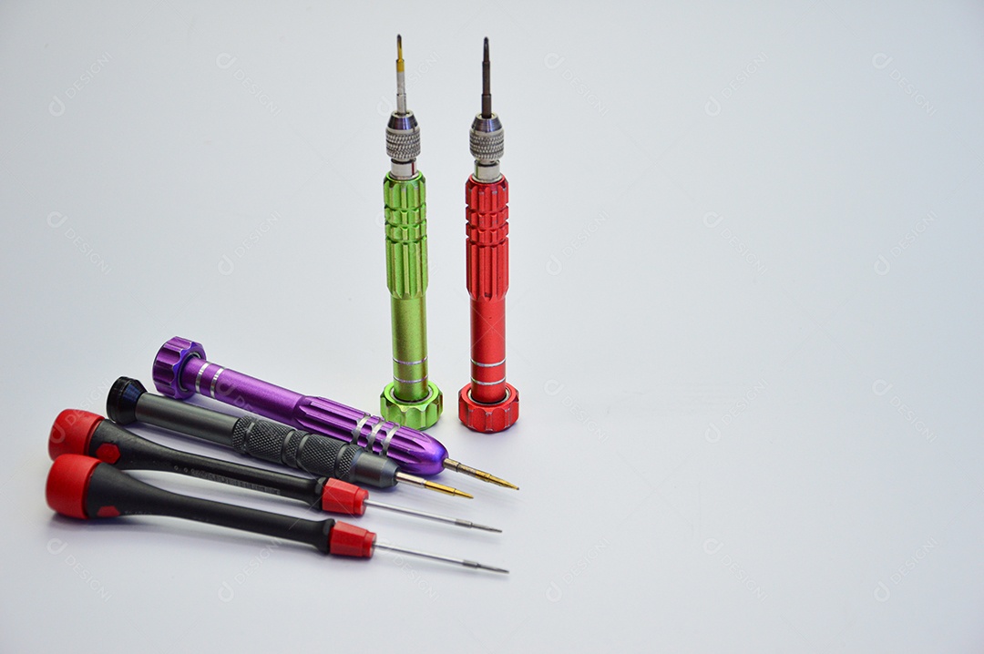 Chaves torx coloridas em fundo branco